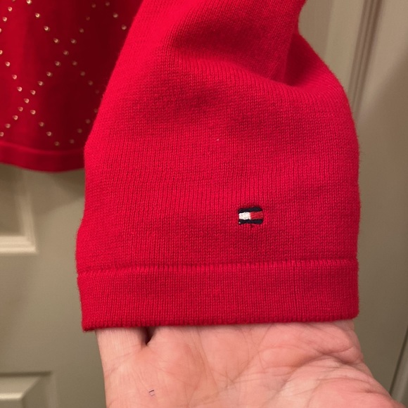 #21 Tommy Hilfiger Sweater Red Gold Studs WM SZ M V Neck 🥰 - Picture 5 of 11
